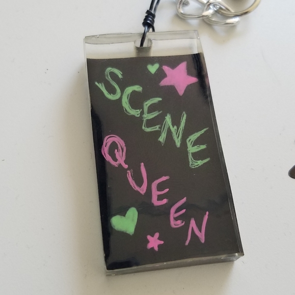 Scene Queen Keychain πHOST PICKπ - Picture 3 of 5